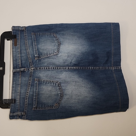 Size 6 Kut from cloth denim button front skirt. A96 - Picture 3 of 8